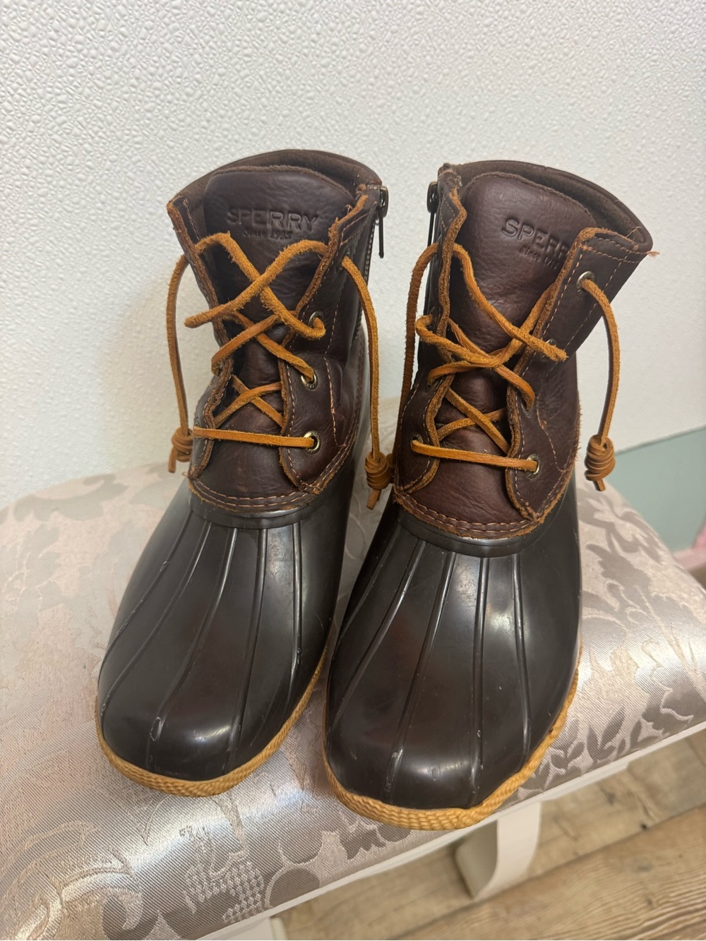 Sperry Dark Brown Leather and Black Rubber Duck Boots with Tan Laces Sz 8 (D-97)